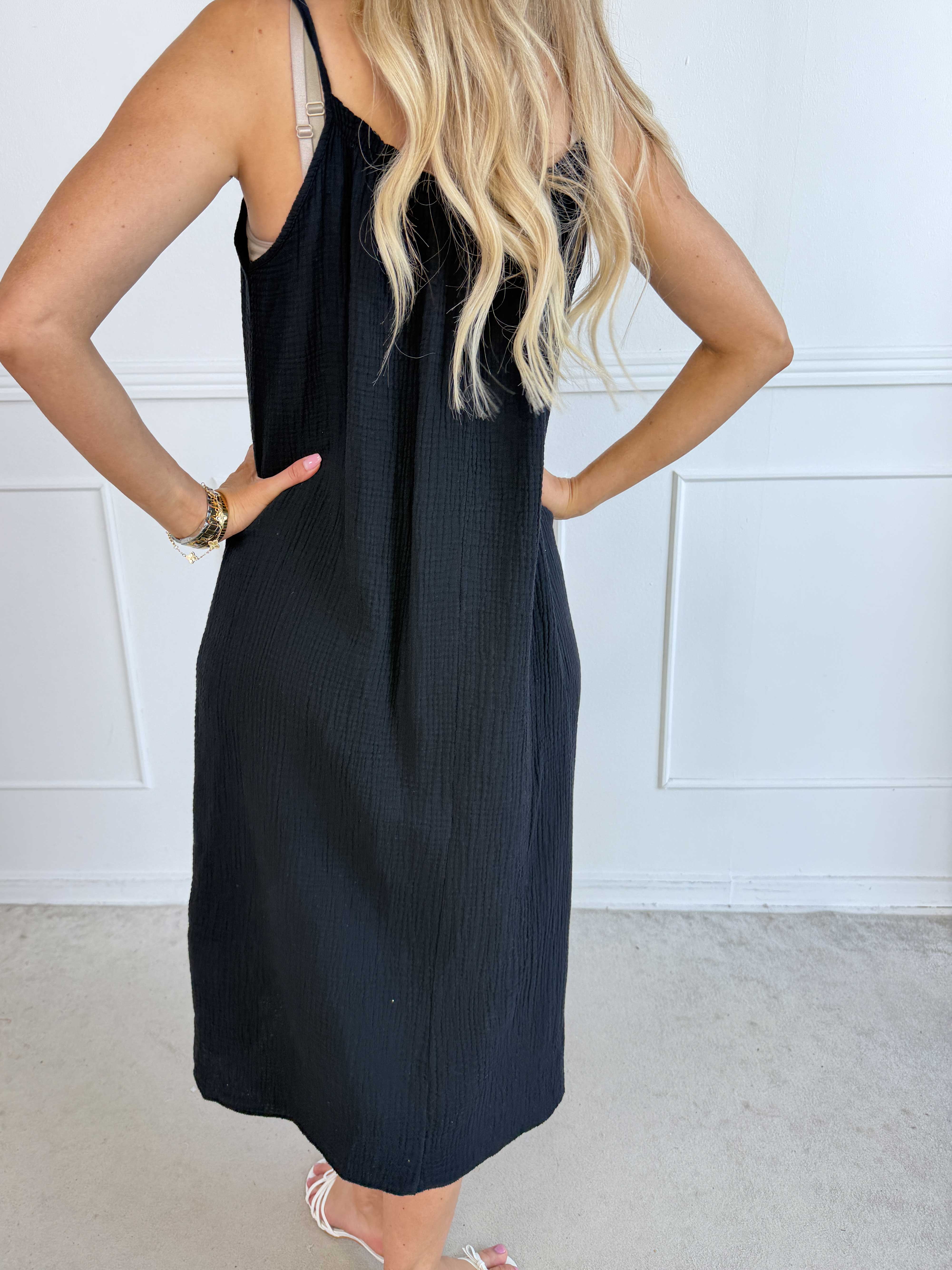 Kamma – Plus size klänning med axelband i mjuk bomullsmuslin